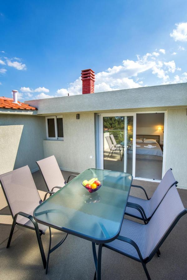 Haus Sofi Hotell Pefkari Exteriör bild
